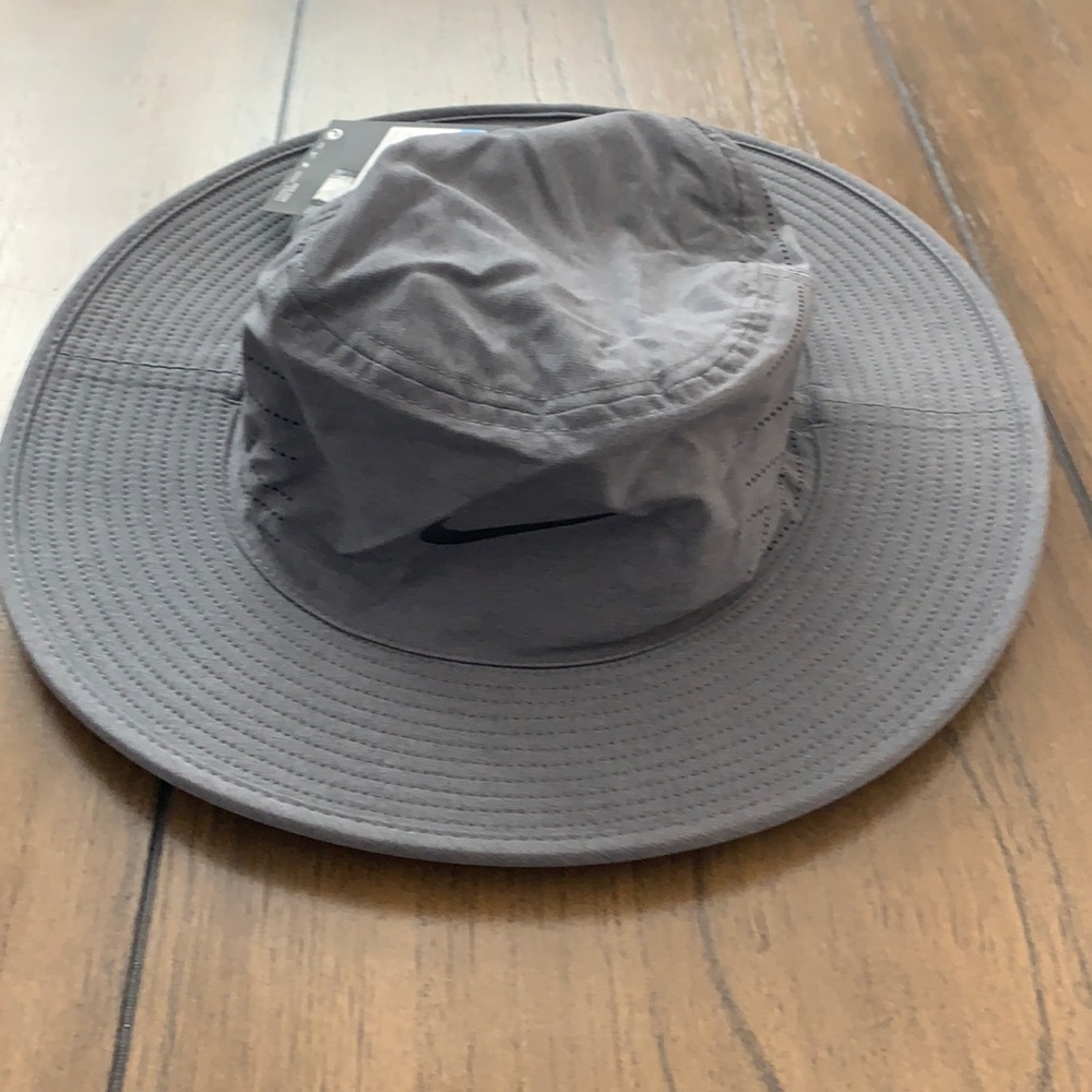 Nike Bucket Golf Hat! NWT!